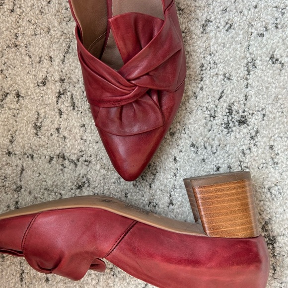 Canal Grande 7.5 (38) EUC near new Women's Red Leather Loafer with ribbons - Picture 3 of 15